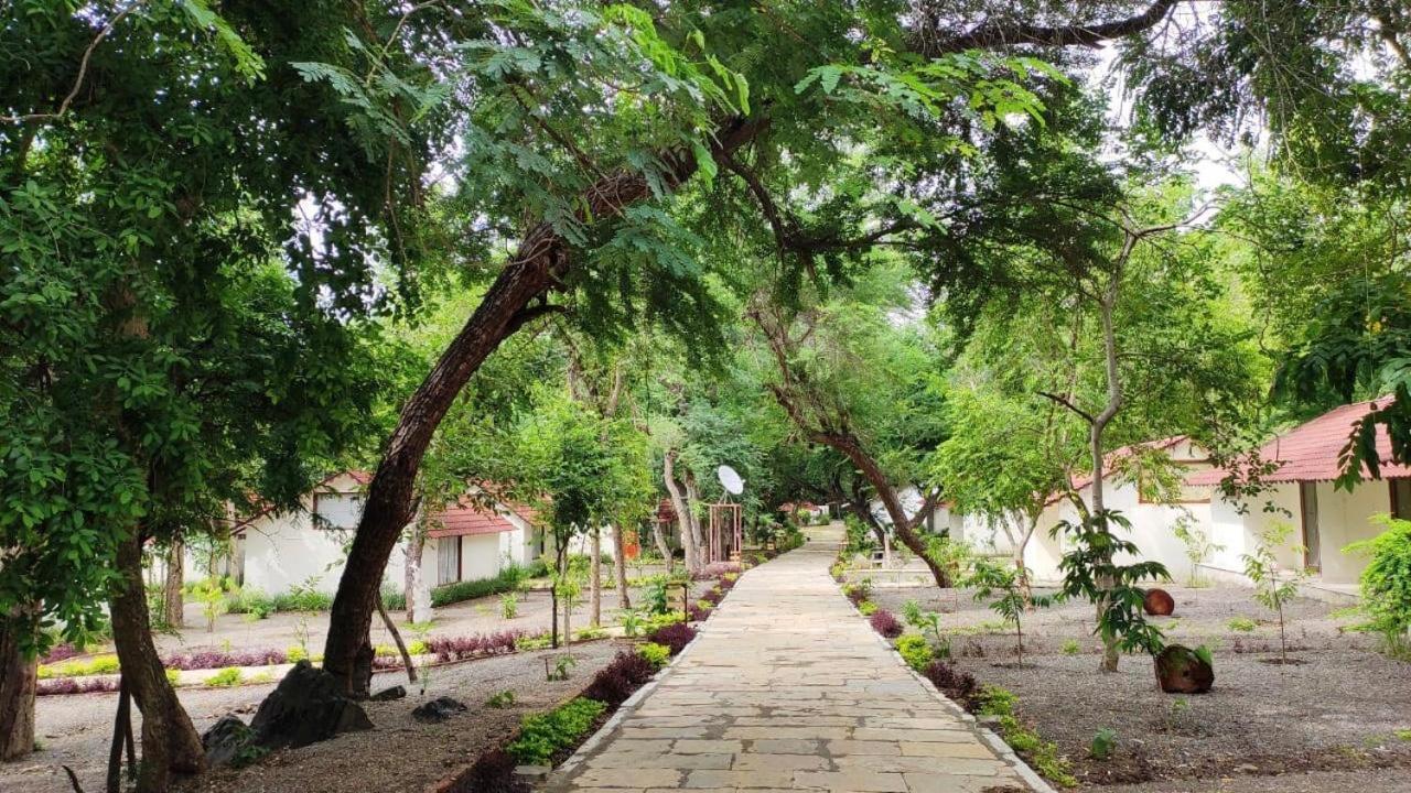 Aranya Vilas - A Nature Resort Удайпур Екстериор снимка