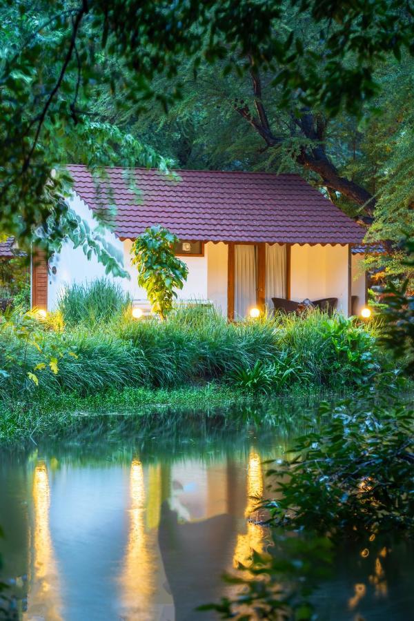 Aranya Vilas - A Nature Resort Удайпур Екстериор снимка