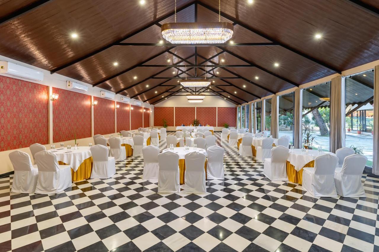 Aranya Vilas - A Nature Resort Удайпур Екстериор снимка