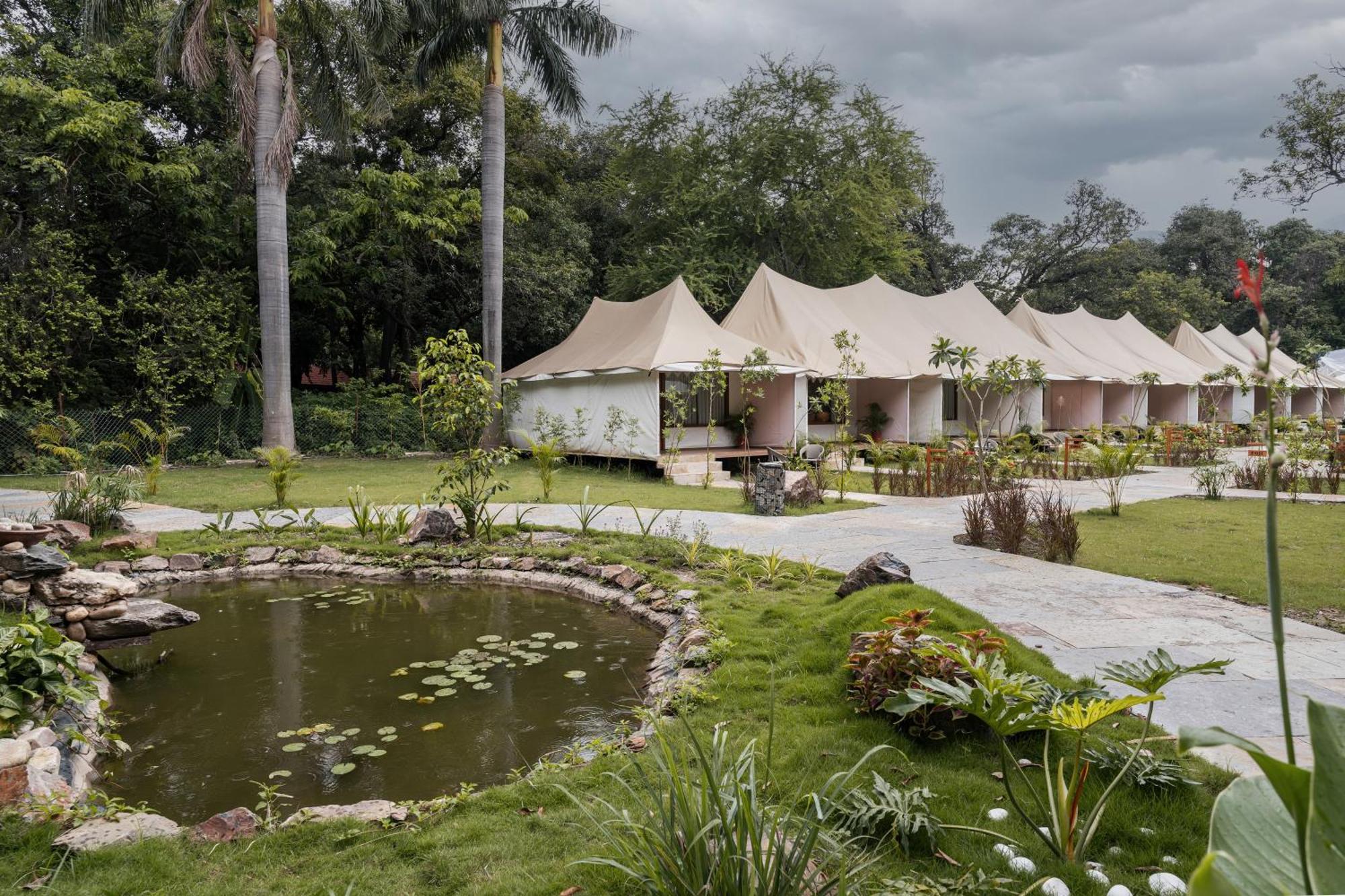 Aranya Vilas - A Nature Resort Удайпур Екстериор снимка